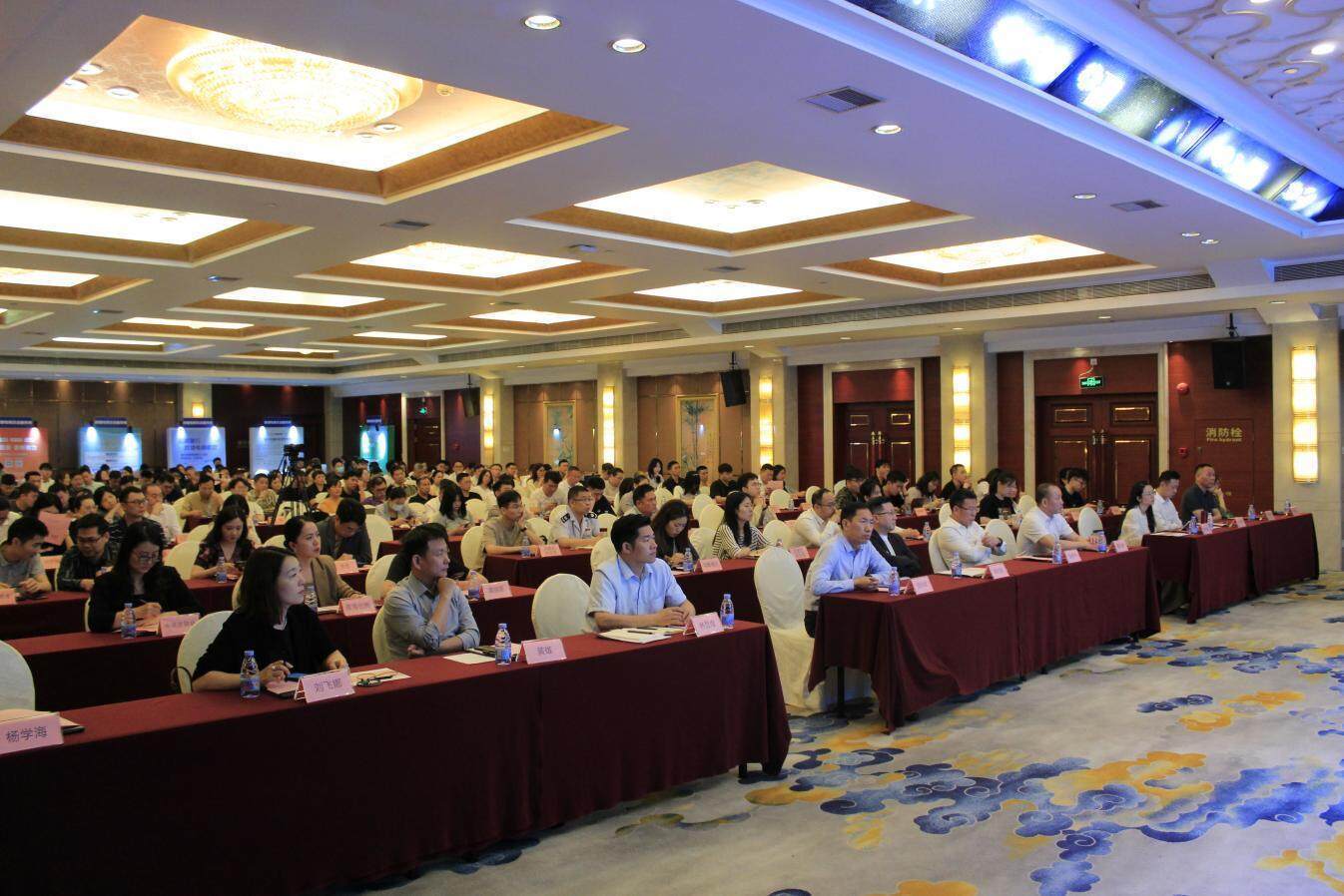 广州“跨境电商+产业带”支持“爱体育入口箱”约出海“包”揽全球(图2)