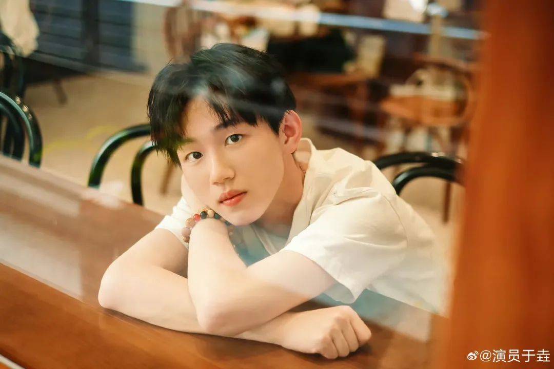 07年的于垚同样童星出道,目前是嘉行传媒签约艺人