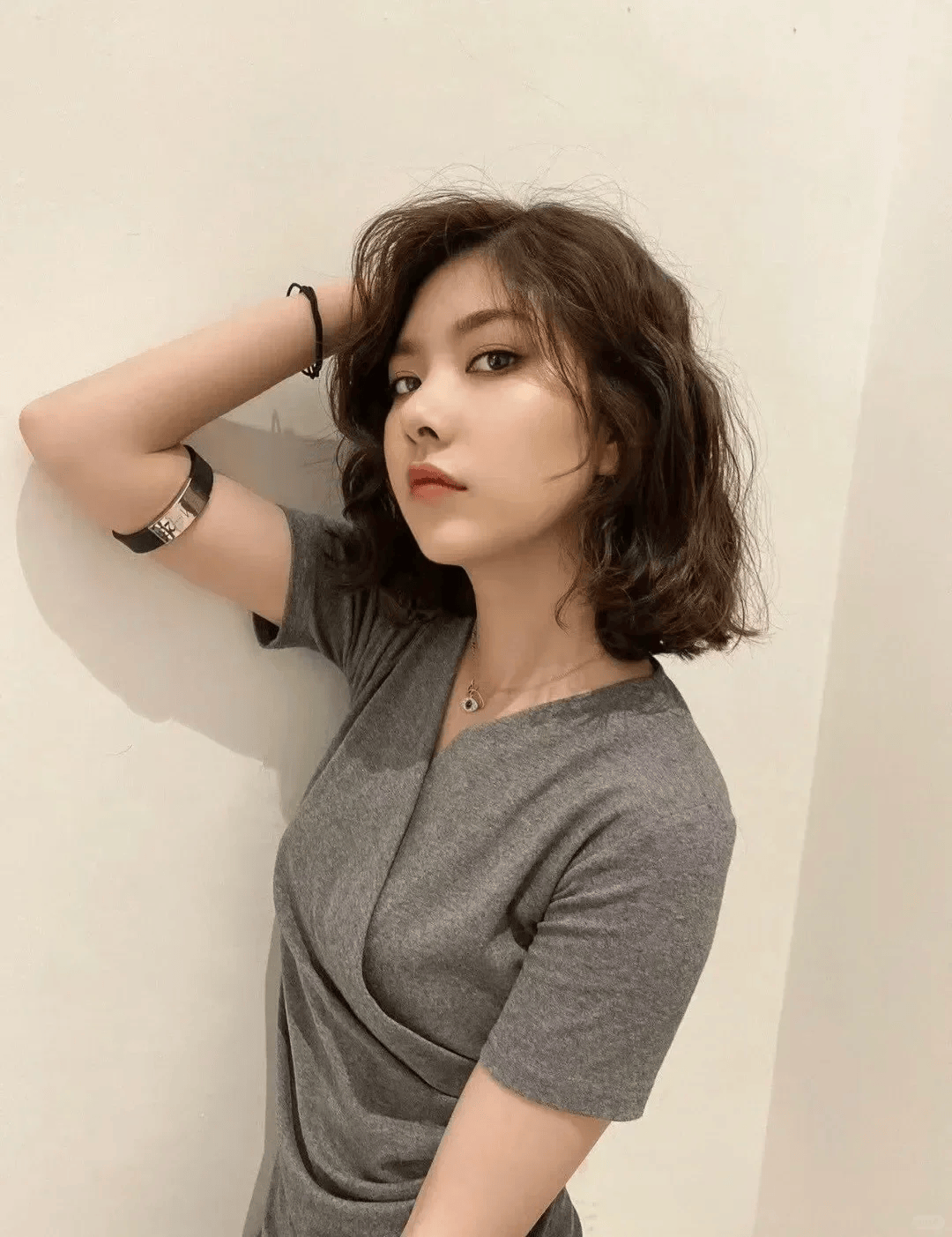 中短发慵懒风烫发,优雅,高贵,这款卷发很温柔简约