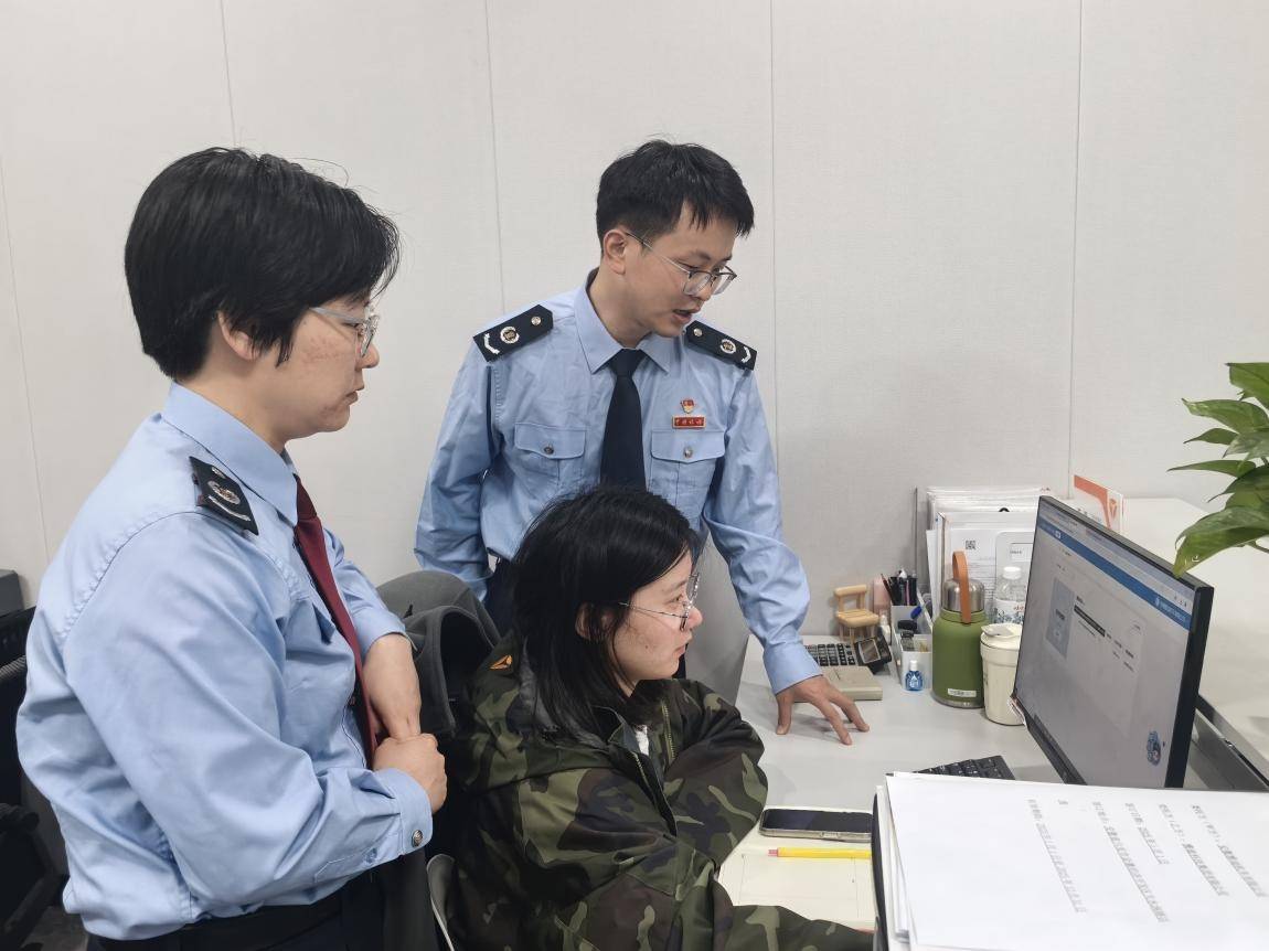 “好政策 + 好服务”：六安税务护航民emc易倍APP营企业合规经营