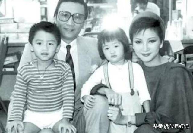 89岁谢贤街头坐轮椅晒太阳，风流一世终落幕，如今断崖式衰老
