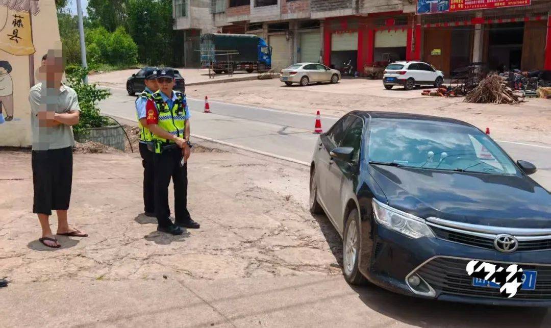 在藤县xx路段，成功将运送4.1万元现金包裹车辆紧急拦截！