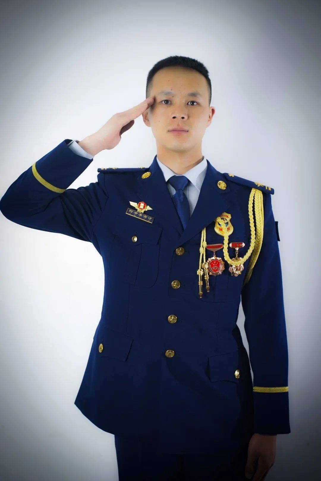 祝贺杨浦这位消防员获2025年度新时代青年先锋奖