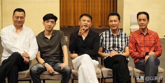 61岁丁志诚现状：住所和前妻相隔200米未再婚，摇身一变成女儿奴