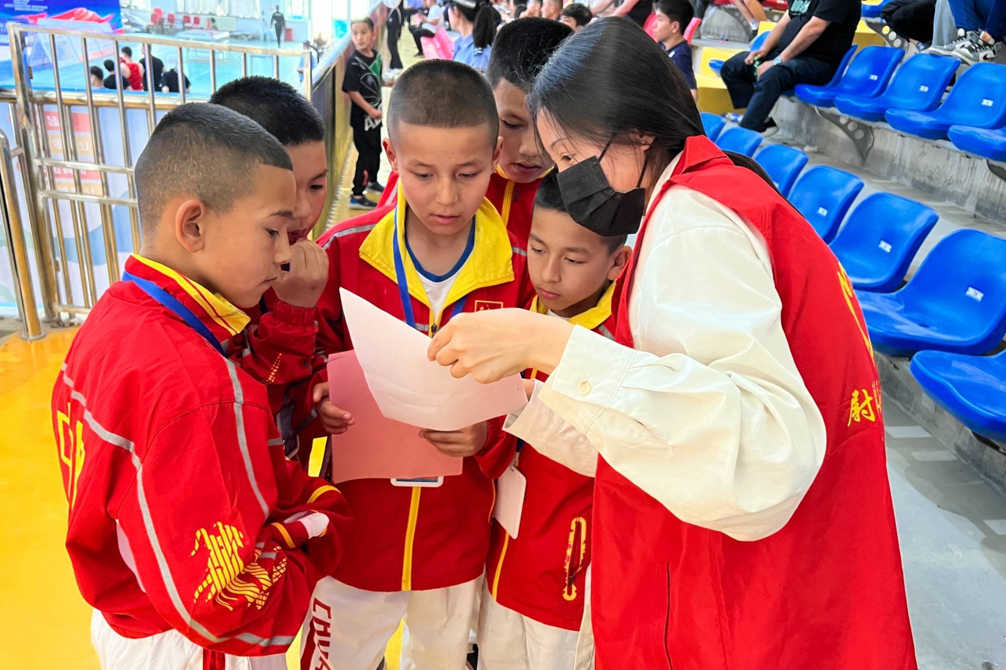 党建引领下的青春拳击盛宴：尉犁青少年拳击俱乐部联赛圆满结束