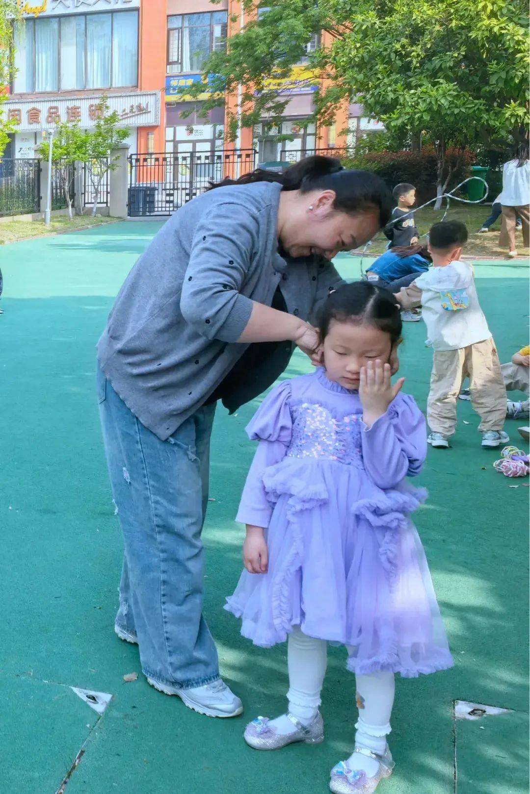 幼儿园进餐护理_保育员半日跟班活动_幼儿园保育员跟岗交流