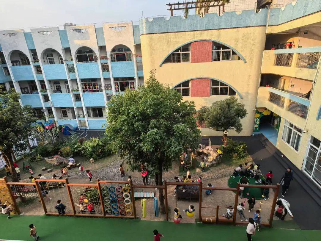 育才幼儿园是广东省省一级幼儿园,具有30年的悠久办园历史,园所占地