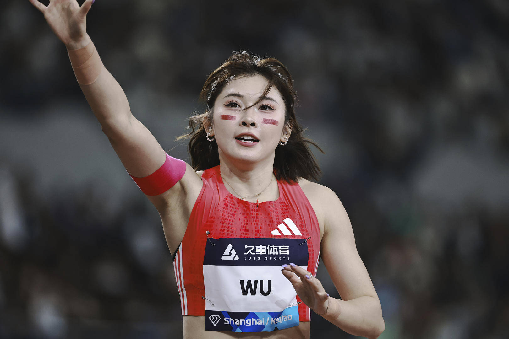 在2024年巴黎奥运会上,吴艳妮以12秒97的成绩刷新了中国女子100