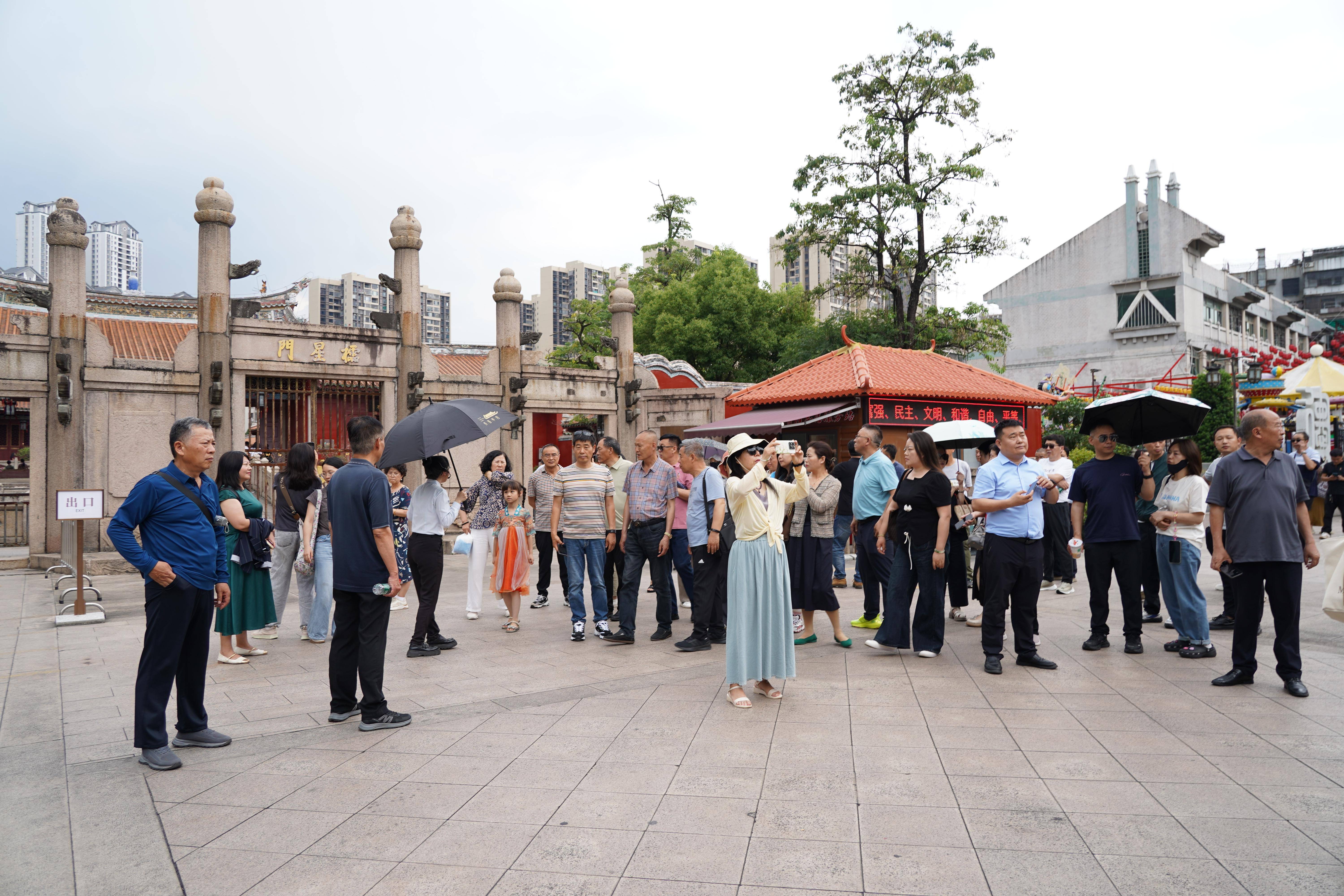 _踩百家门是什么意思_【视频】引客入揭正当时！全国百家旅行社走进揭阳踩线考察