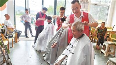 JN江南“最会写作的理发师”颜怡选：雕琢“美丽”事业 书写精彩人生(图1)