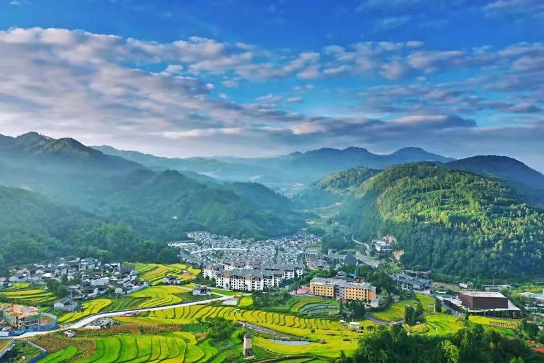 腾冲市北海镇核心区域,坐落在壮阔的高黎贡山脚下,与风景秀丽的北海