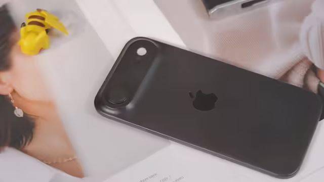 苹果史上最薄的iPhone 17 Air，电池小得很