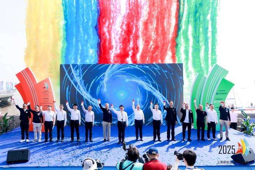 2025上海邮壹号娱乐轮港国际帆船赛开幕 绿色低碳引领体育赛事新风尚(图5)
