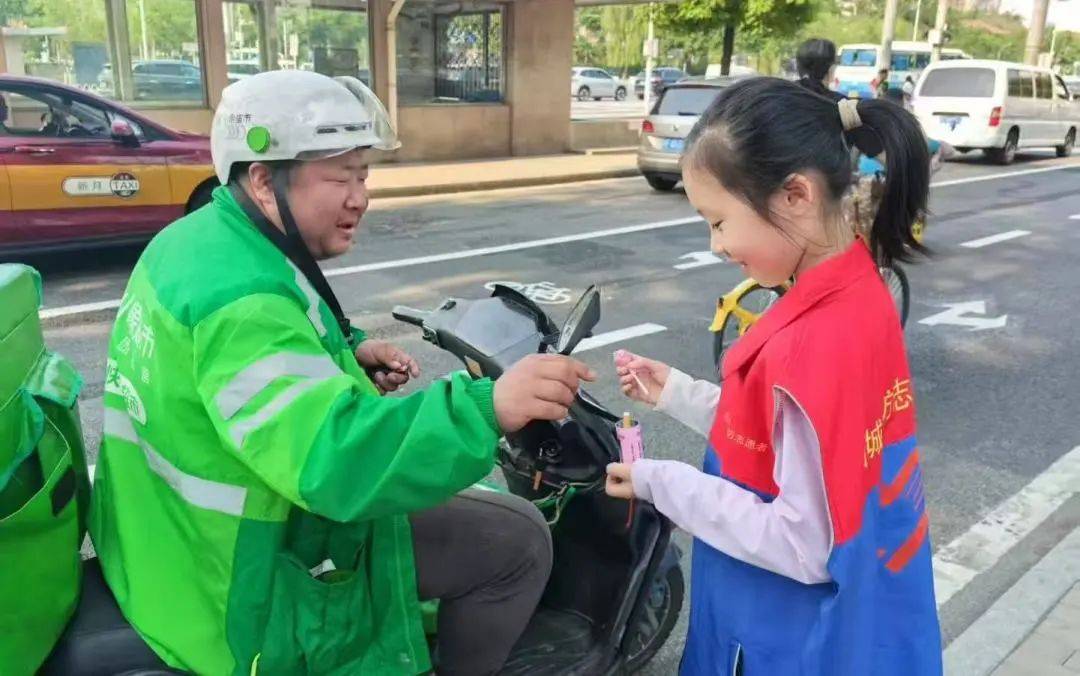 烟头隐患早知道 消防萌娃来"出招" 西城消防携手消防小志愿者共筑安全