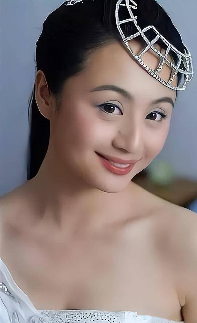 51岁曹颖患癌坚持带货,2年成交额超5亿,为何拼到"拿命换钱"