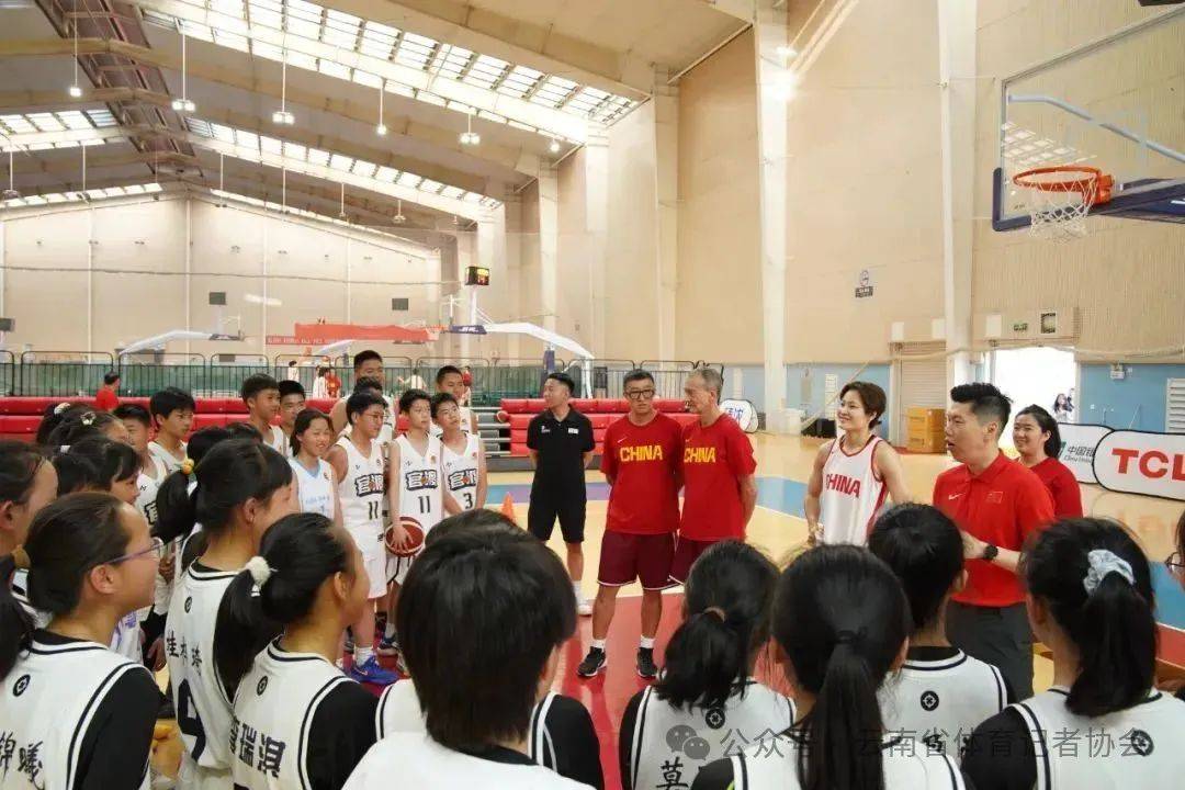 中国女篮云南行：技术指导与篮球梦想的传递