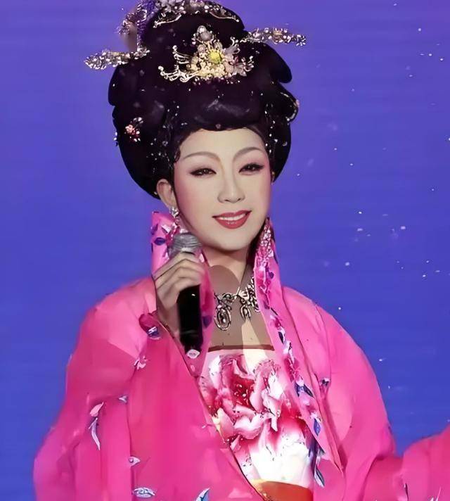 "反串歌星"李玉刚,一手好牌打得稀烂,梅葆玖:死不原谅