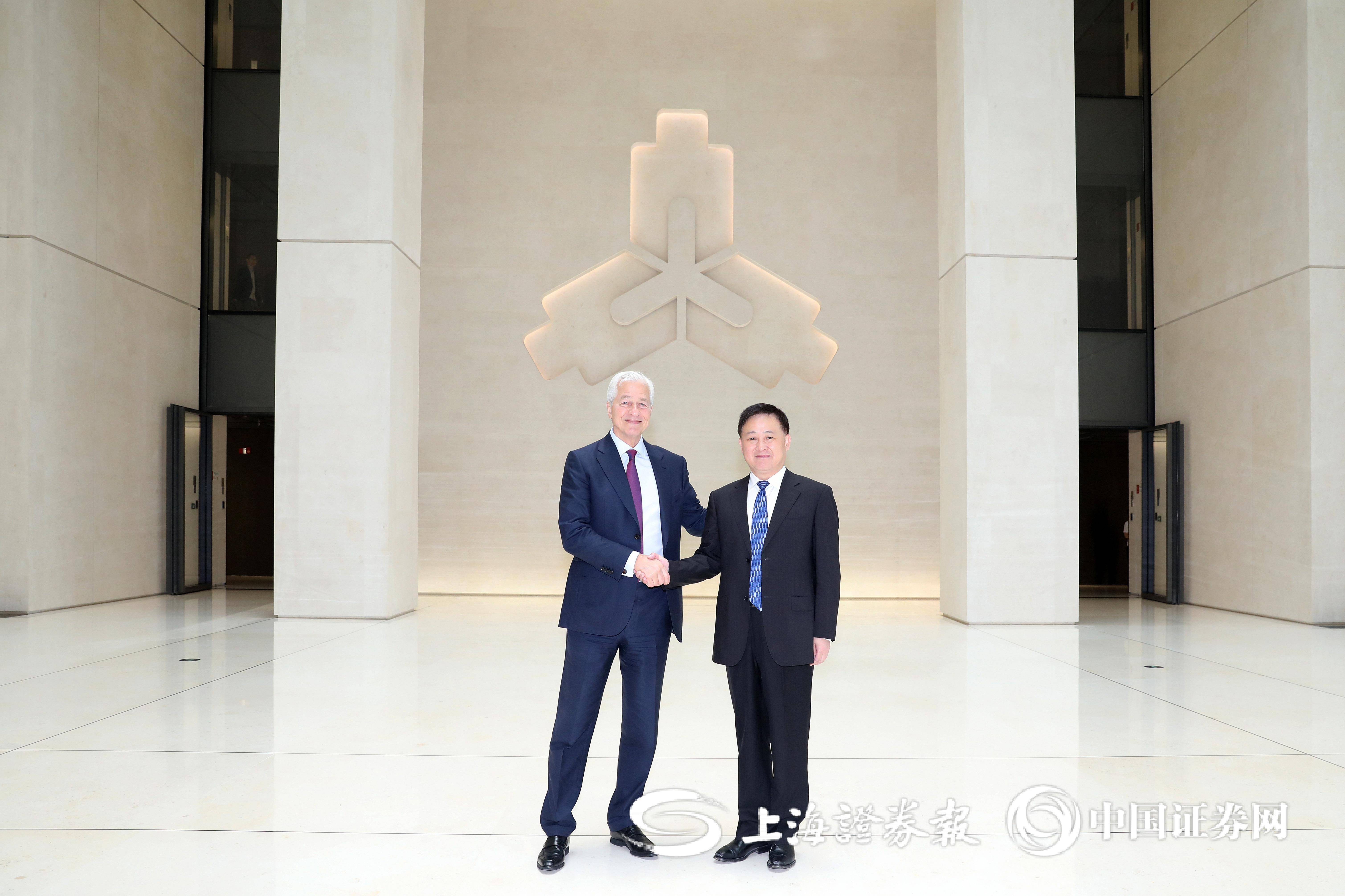 中国人民银行行长潘功胜会见摩根大通集团董事长兼首席执行官杰米·戴蒙