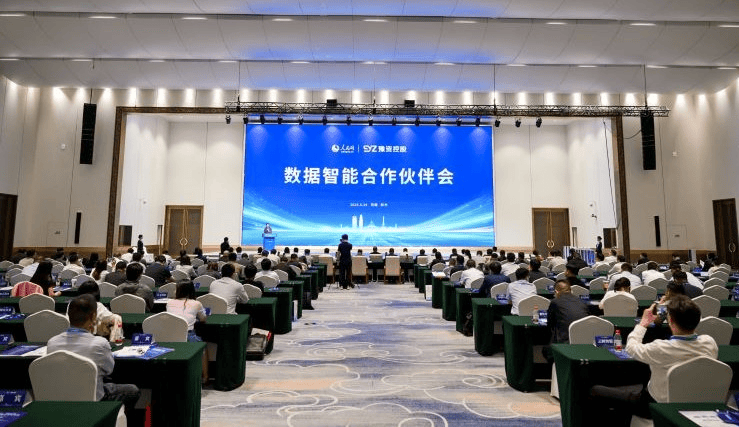 豫资控股集团携手人民网打造！“深言未来”智能政务一体机发布