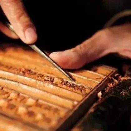 太图百科丨世界非遗看中国：中国雕版印刷技艺——雕刻时光 墨印千年_复制技术_传承_工艺