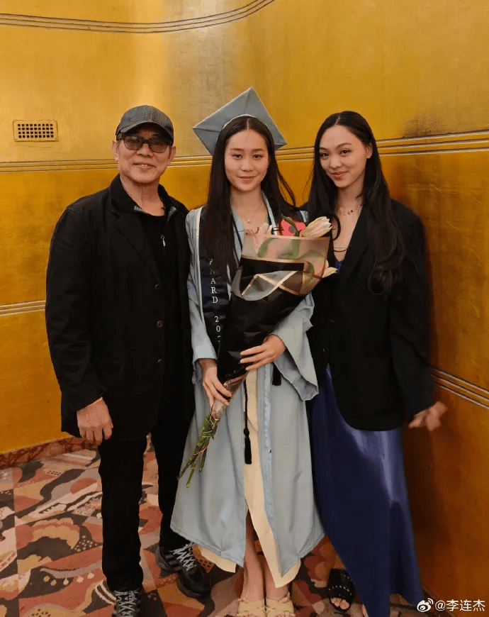 李连杰为小女儿拍视频，配文“哎呀丢人，拍电影45年拍出这种水平”