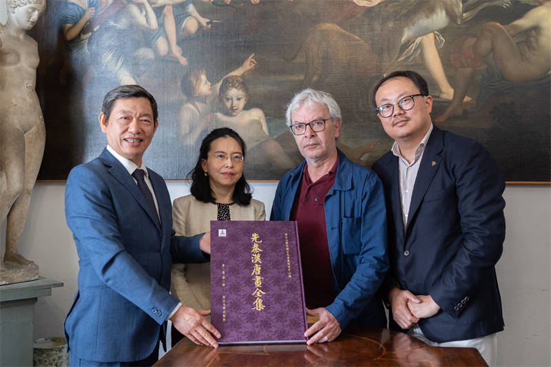“中国历代绘画大系”捐赠仪式在佛罗伦萨美院举行