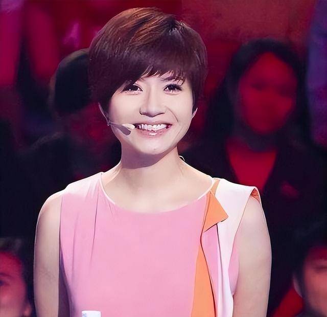 吉雪萍老公送幼儿园给女儿_ 吉雪萍 家庭生活 经历分享 _吉雪萍 主持人 生涯回顾 