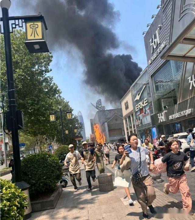 济南泉城广场附近突发爆炸:现场直击与安全警示