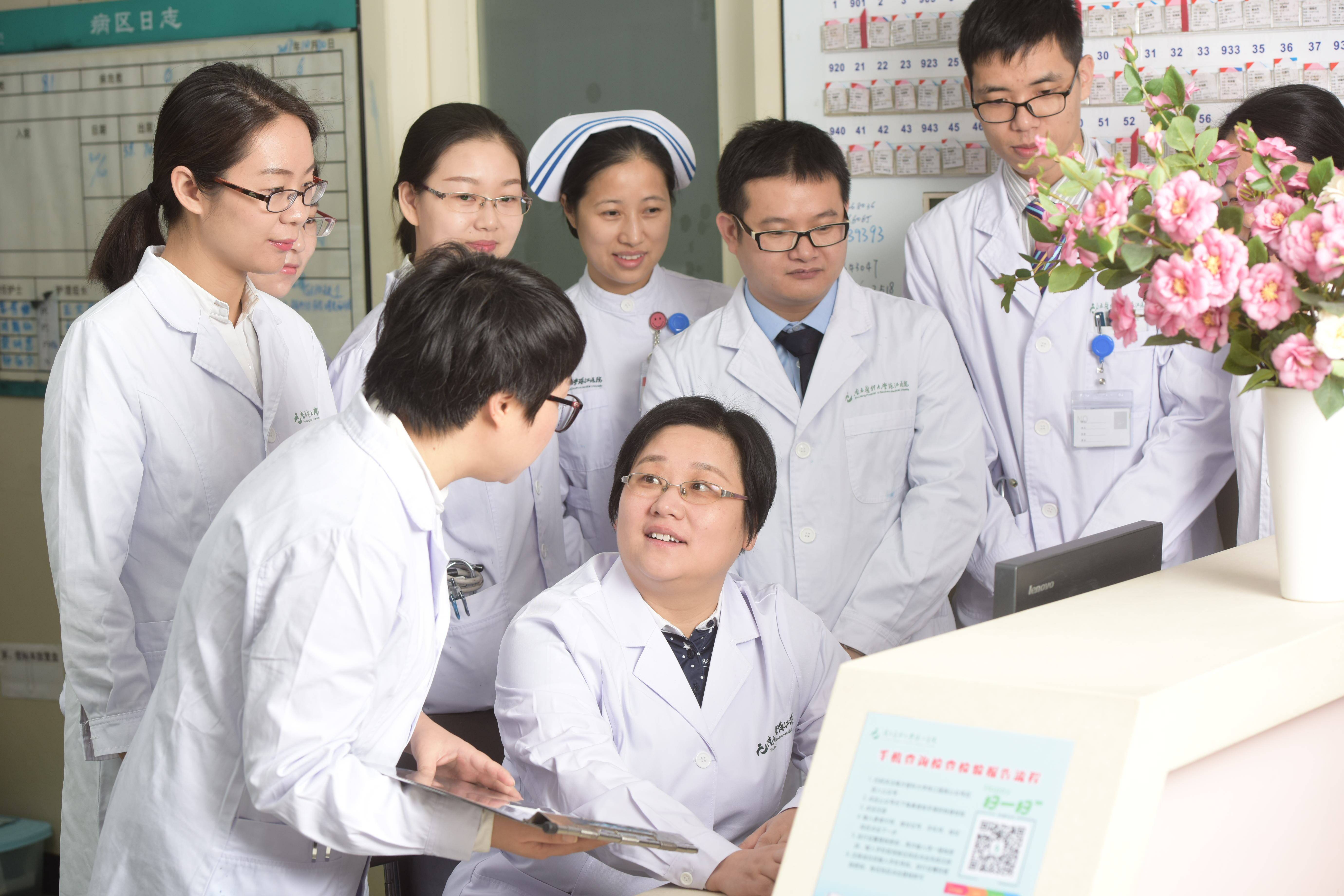 "李玉华教授特别强调,若出现不明原因的关节疼痛,持续低热,牙齿出血或