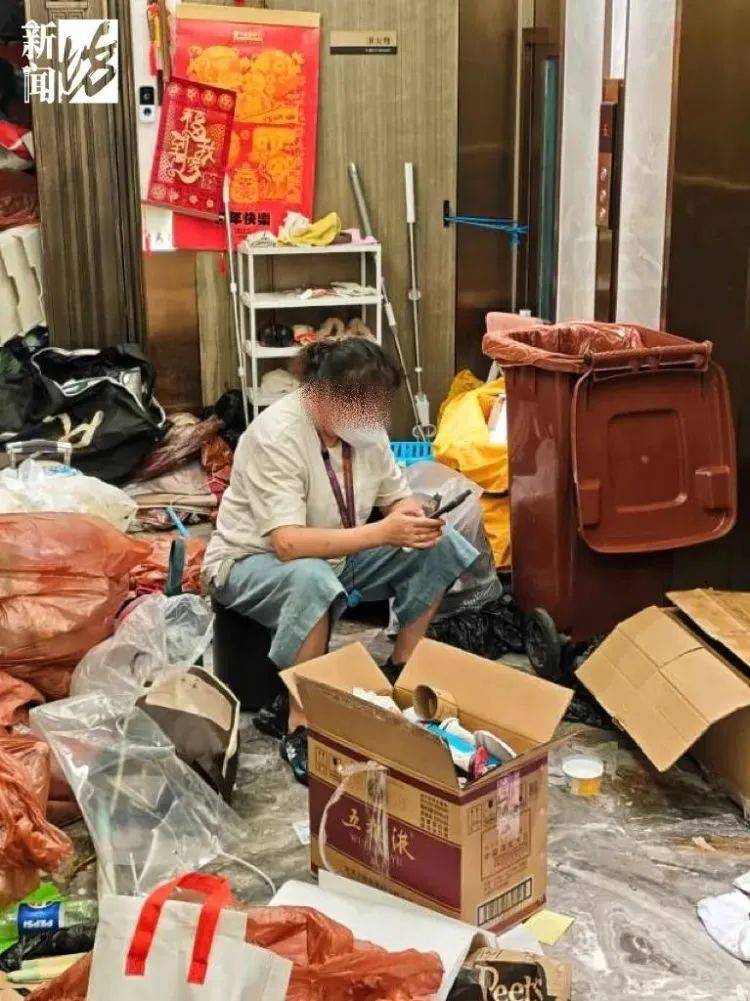 臭到离谱! 独居老人疯狂囤垃圾，3600万豪宅变垃圾场，邻居被迫卖房