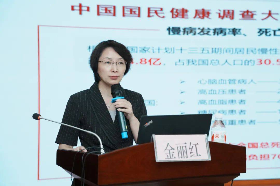 金丽红副院长作《护理健康科普创新实践》讲座。叶菊芬副院长作《对中华