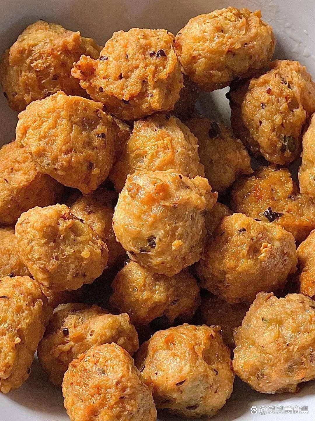 炸丸子不散诀窍搅拌时多一步外酥里嫩不油腻荤素搭配更健康