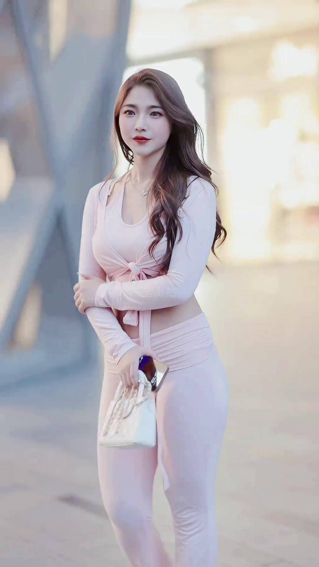 魔鬼身材 街拍美女 时尚街拍 完美身材