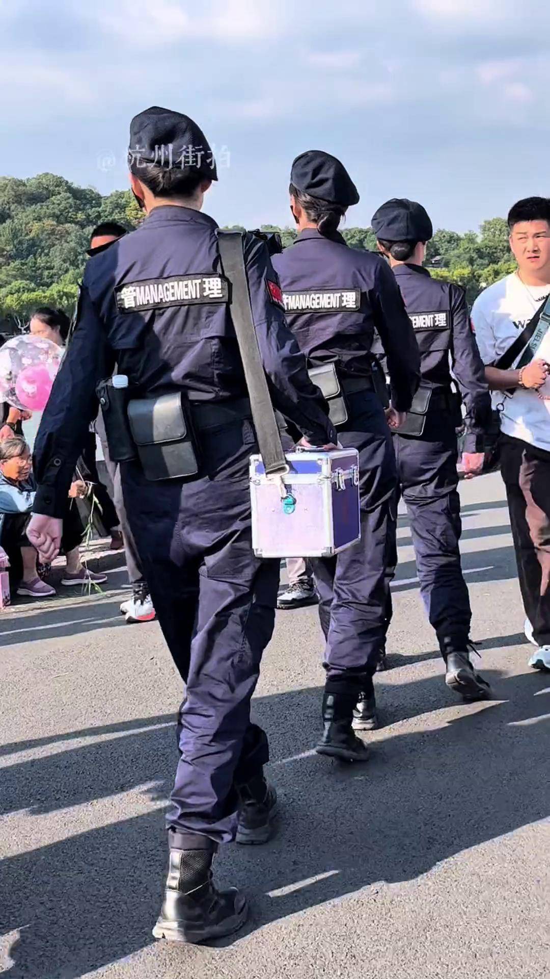 你偶遇过她们吗?西湖女子巡逻队 英姿飒爽又美又飒 杭州西湖