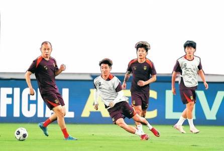 中国男足客场挑战印尼，背水一战冲击世界杯