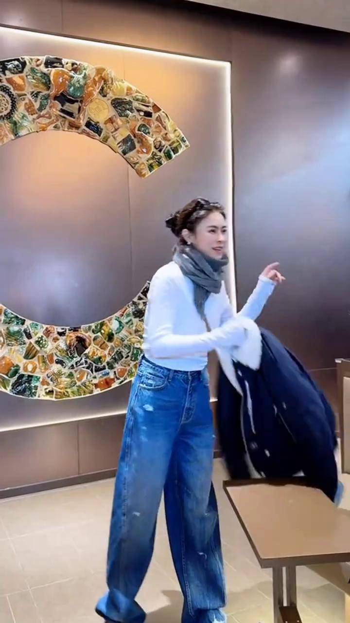 蓝色牛仔裤女2025新款春季裤子高腰弯刀裤显瘦时尚宽松阔腿裤显高显瘦