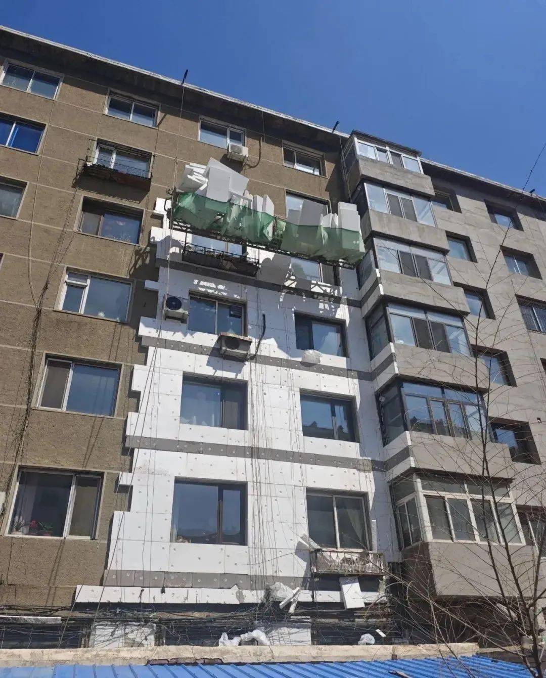 有钱人在偷偷收购“老旧小区顶楼”！这可不是在瞎买，背后暗藏商机