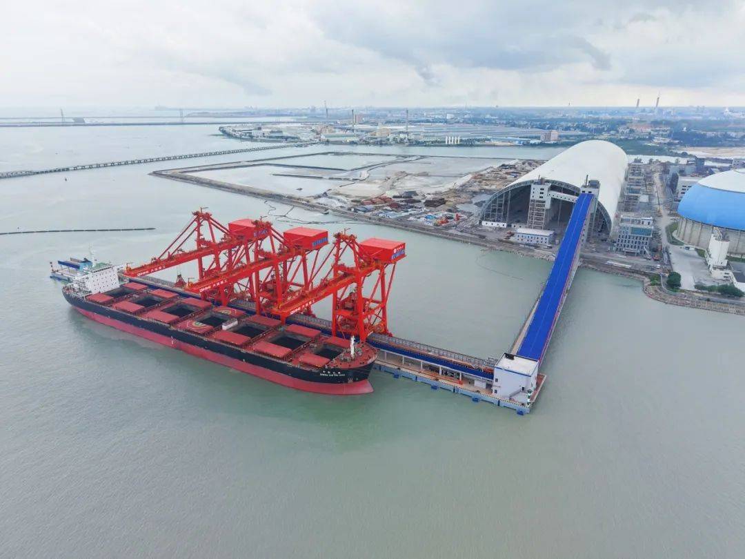 广西首座20万吨级高桩码头通过竣工验收