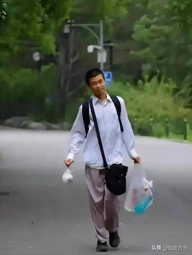 不迎合、不巴结、不打招呼，校领导、系主任，通通给韦神让路！