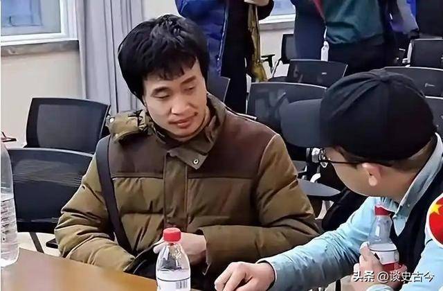 不迎合、不巴结、不打招呼，校领导、系主任，通通给韦神让路！