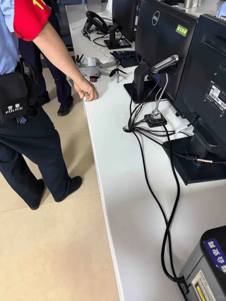 游客在滕王阁遭无人机划伤，景区是否禁飞成争议？最新回应：正追查肇事机主__游客在滕王阁遭无人机划伤，景区是否禁飞成争议？最新回应：正追查肇事机主