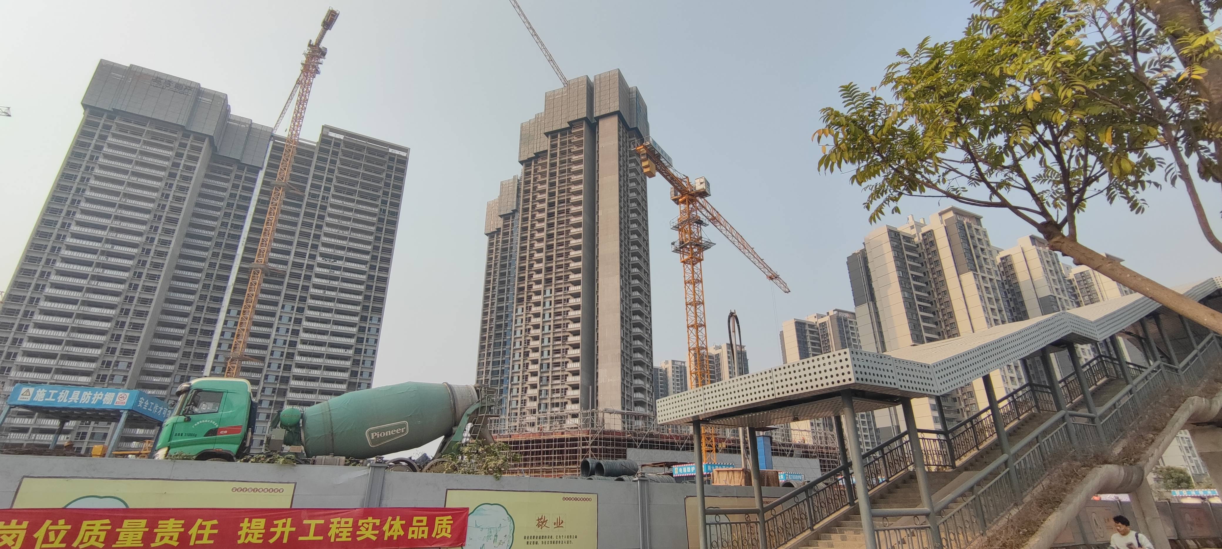 房地产要以交付为锚，方能稳住楼市之舵｜南方产业观
