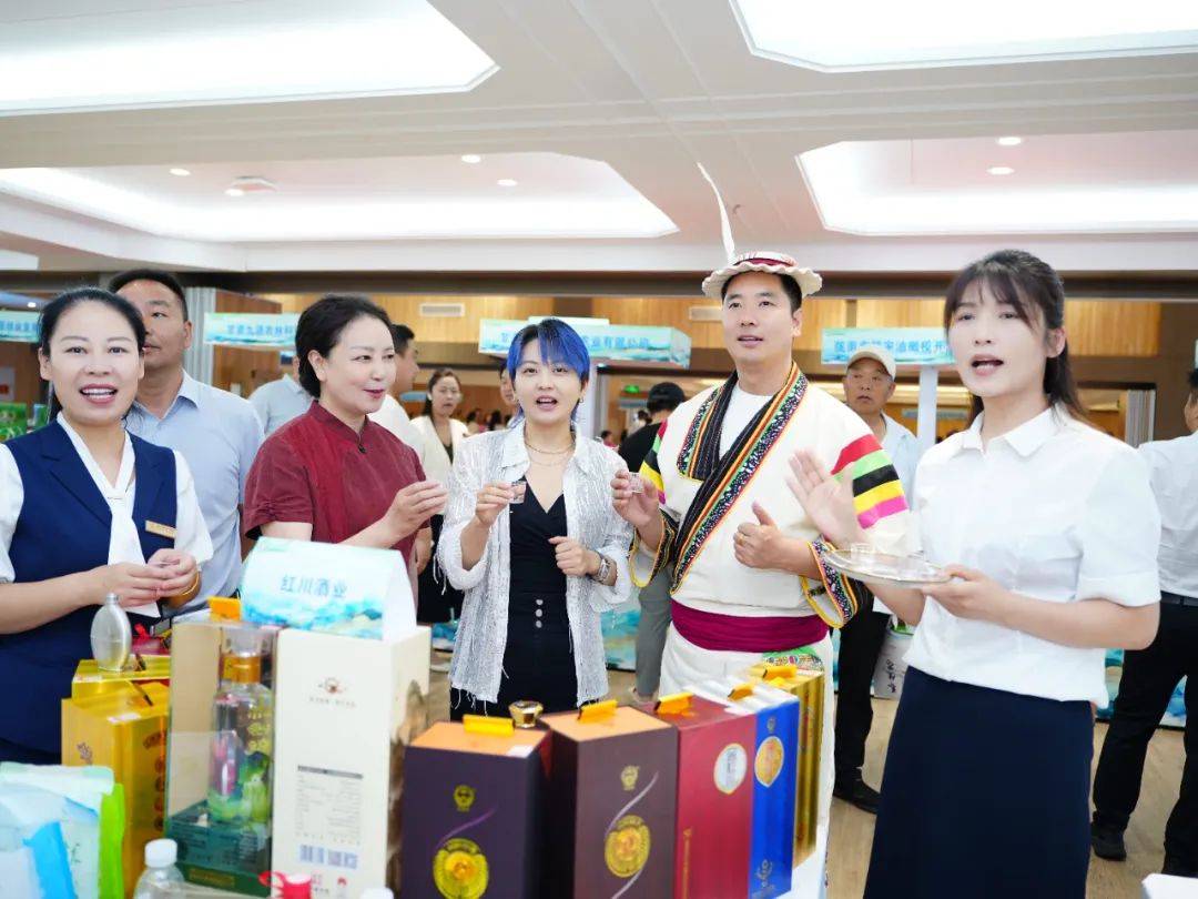 “京”彩举杯时刻：红川酒闪耀北京推介会_“京”彩举杯时刻：红川酒闪耀北京推介会_
