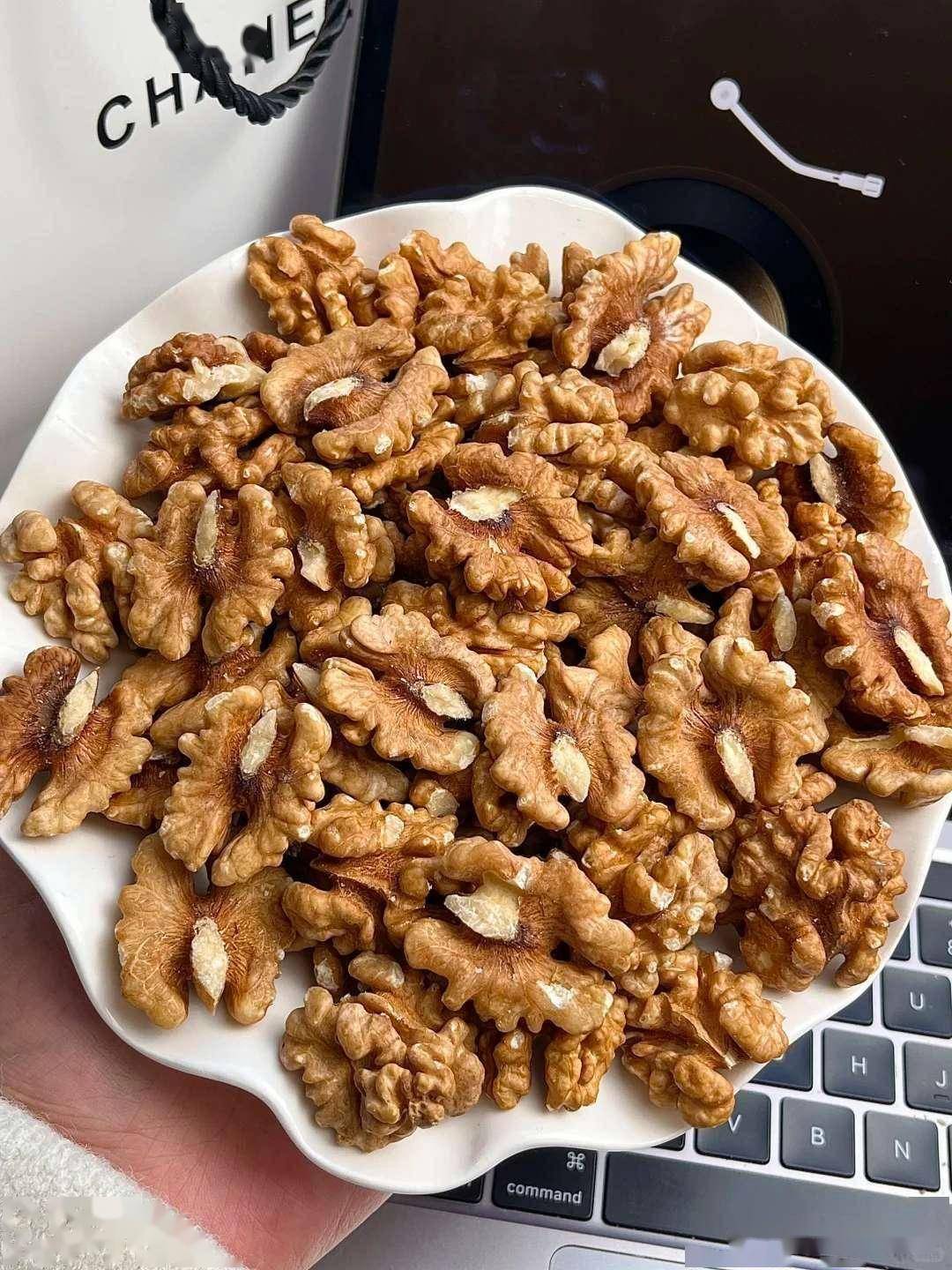 建议这3种食物要常吃60岁还显帅气