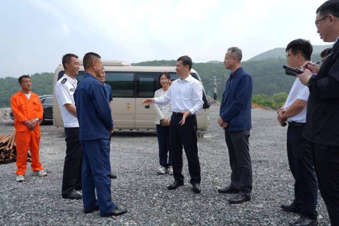 一品色:赵丕显到弓长岭区调研检查防汛和安全生产工作时强调 时刻保持警惕 扎实防范应对 确保人民群众生命财产安全和社会大局稳定
