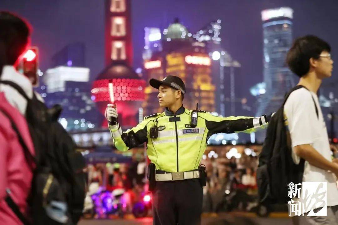 谁有黄站:事发上海市中心！韩国游客突然被拦下，交警一波操作让网友直呼太帅→