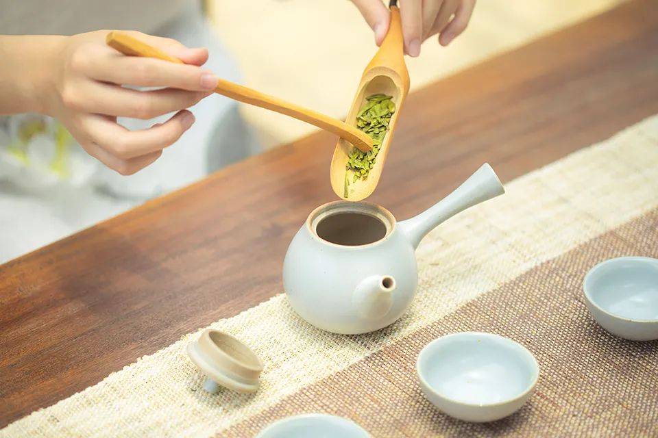 _喝酒谈人生喝茶谈什么_要喝茶就喝茶是什么歌