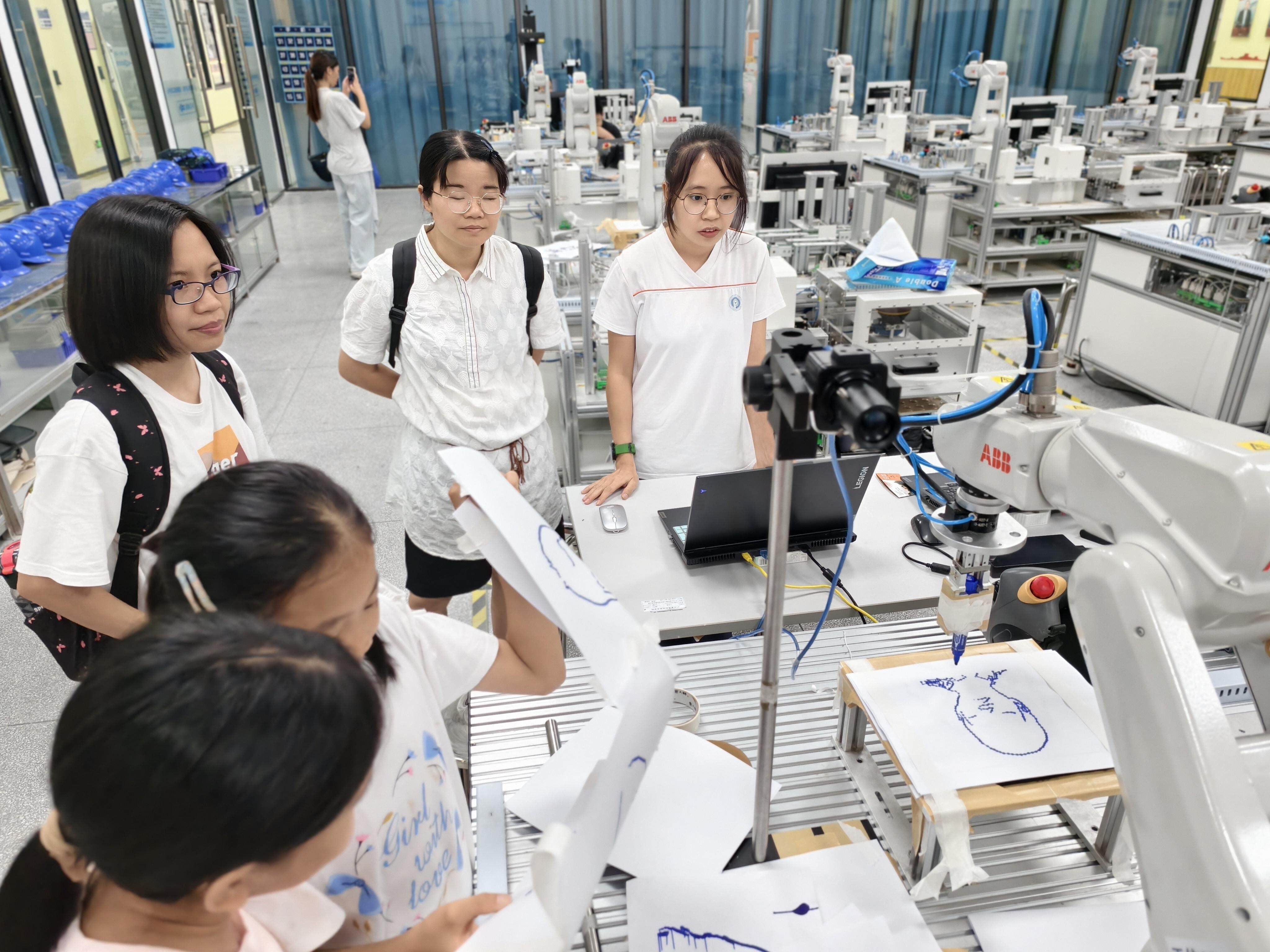 三问广州职业技术大学:职教本科"高"在何处?