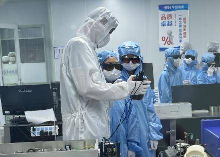 合肥市杏林小学学子零距离探秘激光“黑科技”