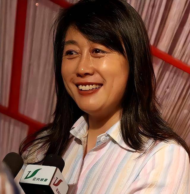 曾是“央视名嘴”，因揭露姜昆丑闻被封杀，如今70岁处境如何？